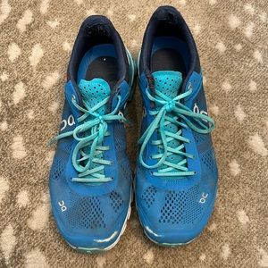 On Cloud women’s shoes